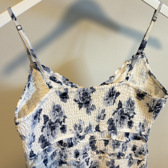 Abercrombie & Fitch guest collection smocked mini dress. - Picture 5 of 7